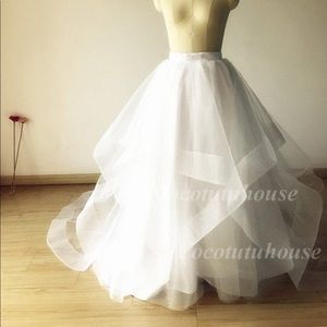 Horsehair layered white skirt